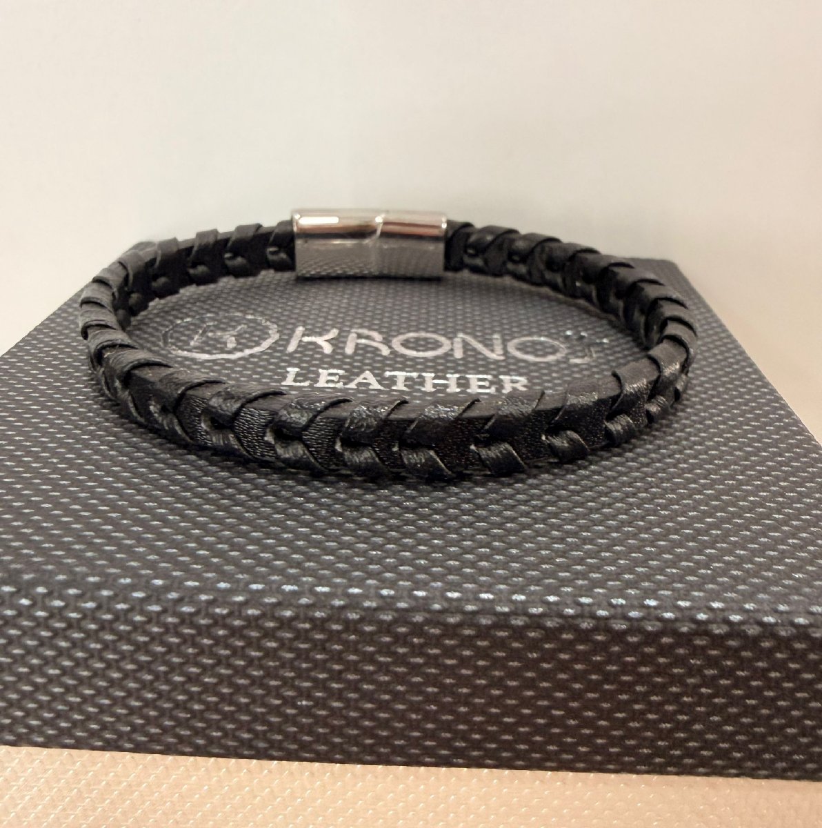 Pulsera piel negra