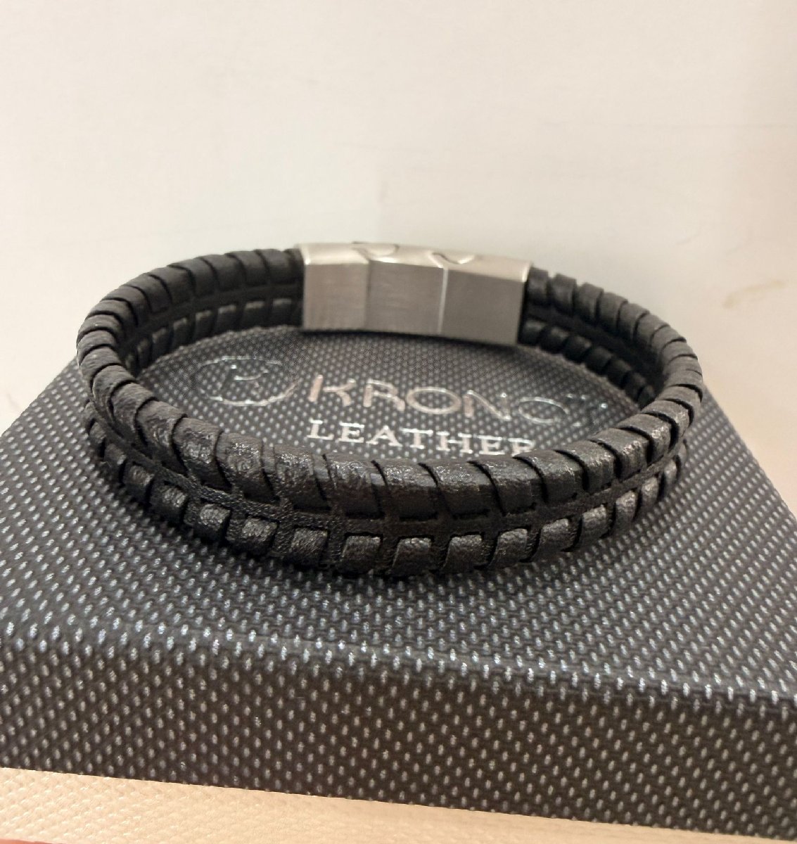 Pulsera piel negra