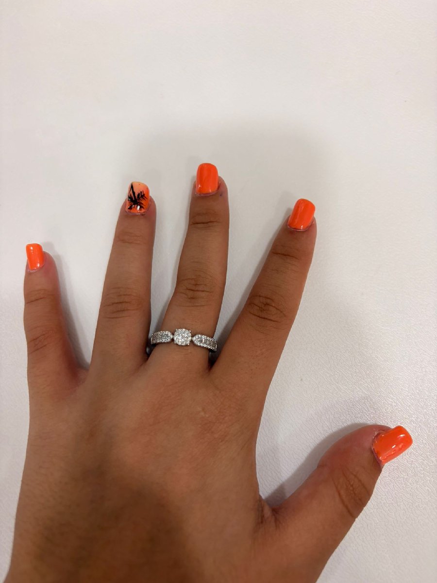 Anillo con circonitas
