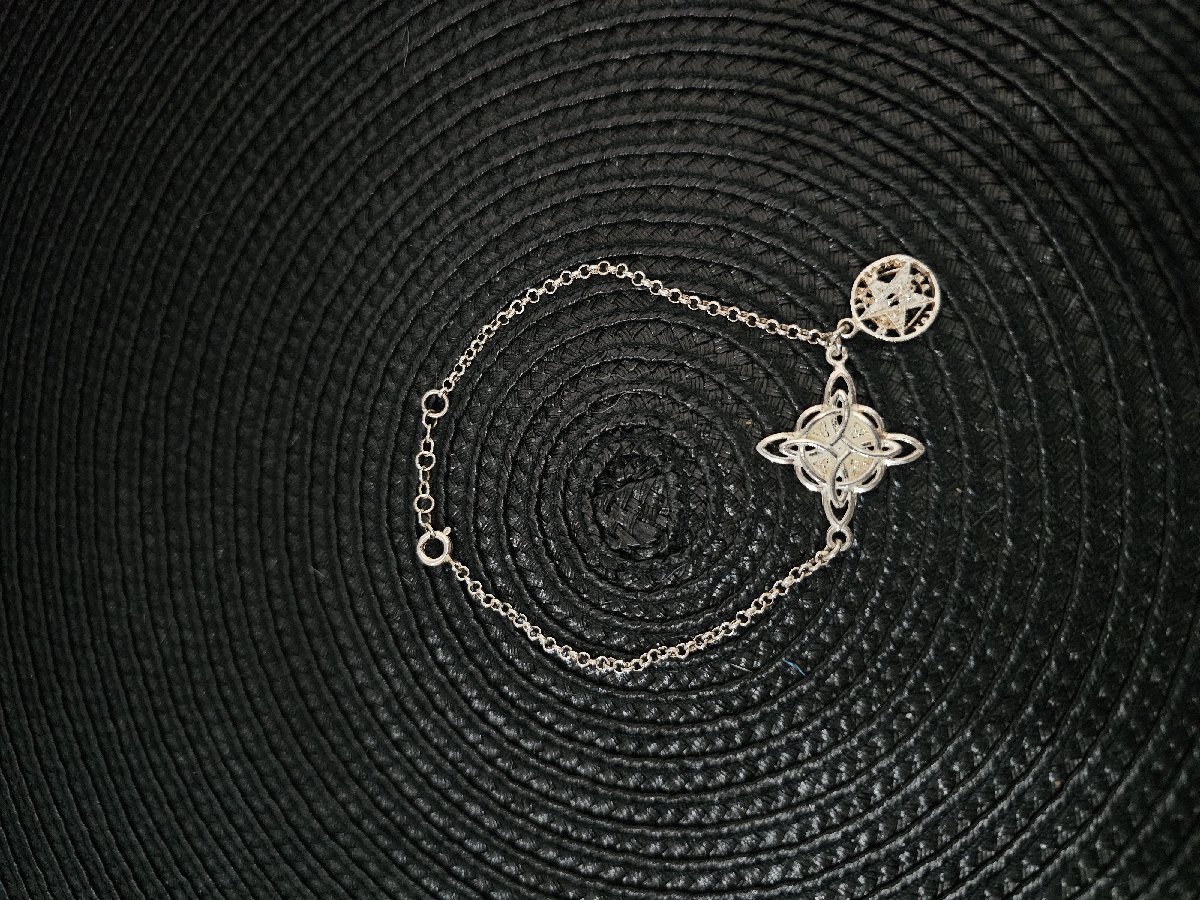Pulsera de nudo de bruja con tetragramaton